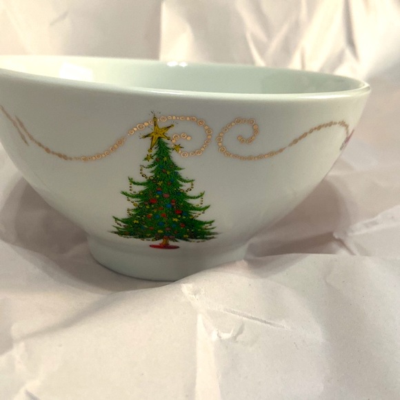 The Grinch 8 Piece Dinnerware Set NWT 4 Dinner Plates and 4 Bowls NWT - Picture 5 of 6